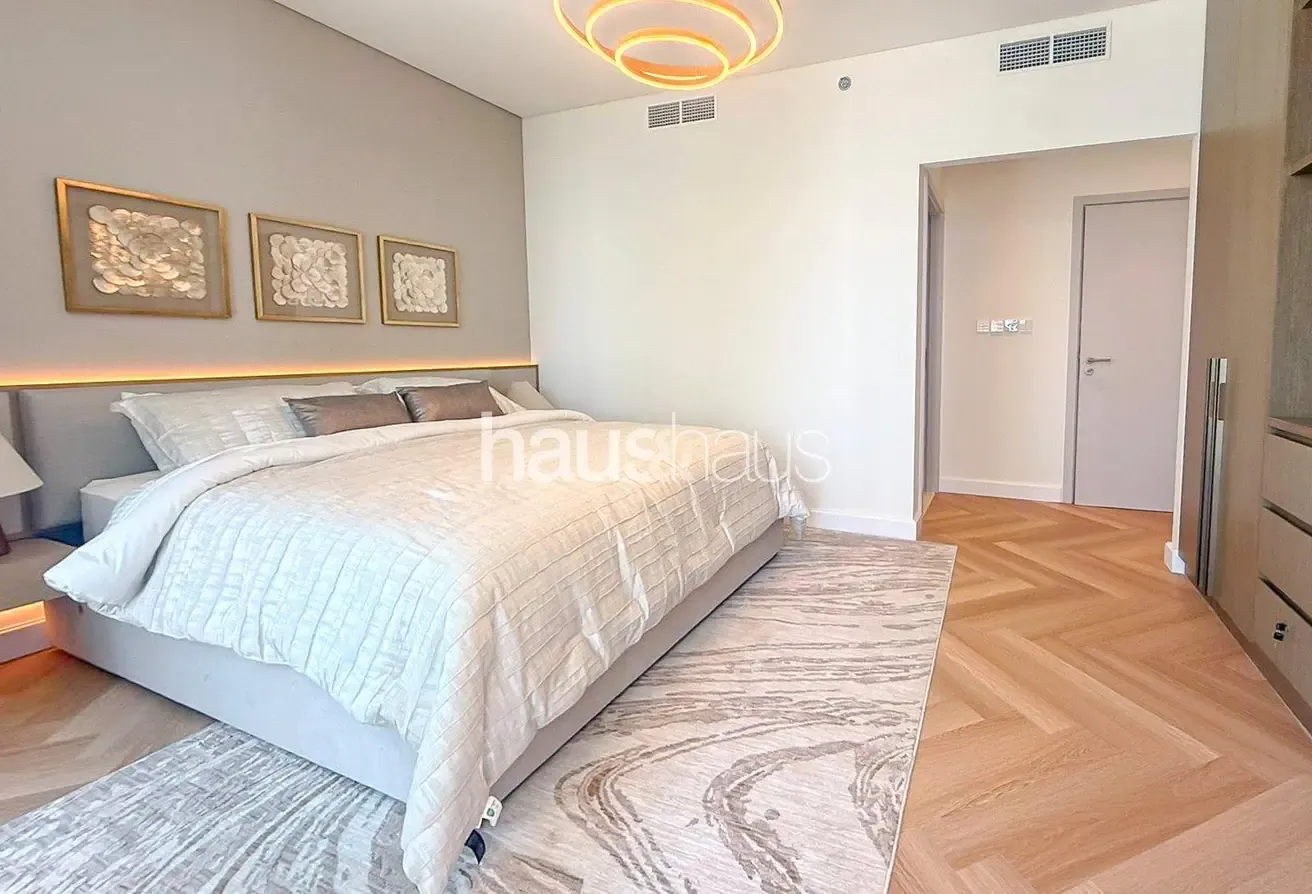 Park, Palm and Marina Views | Upgraded | Furnished