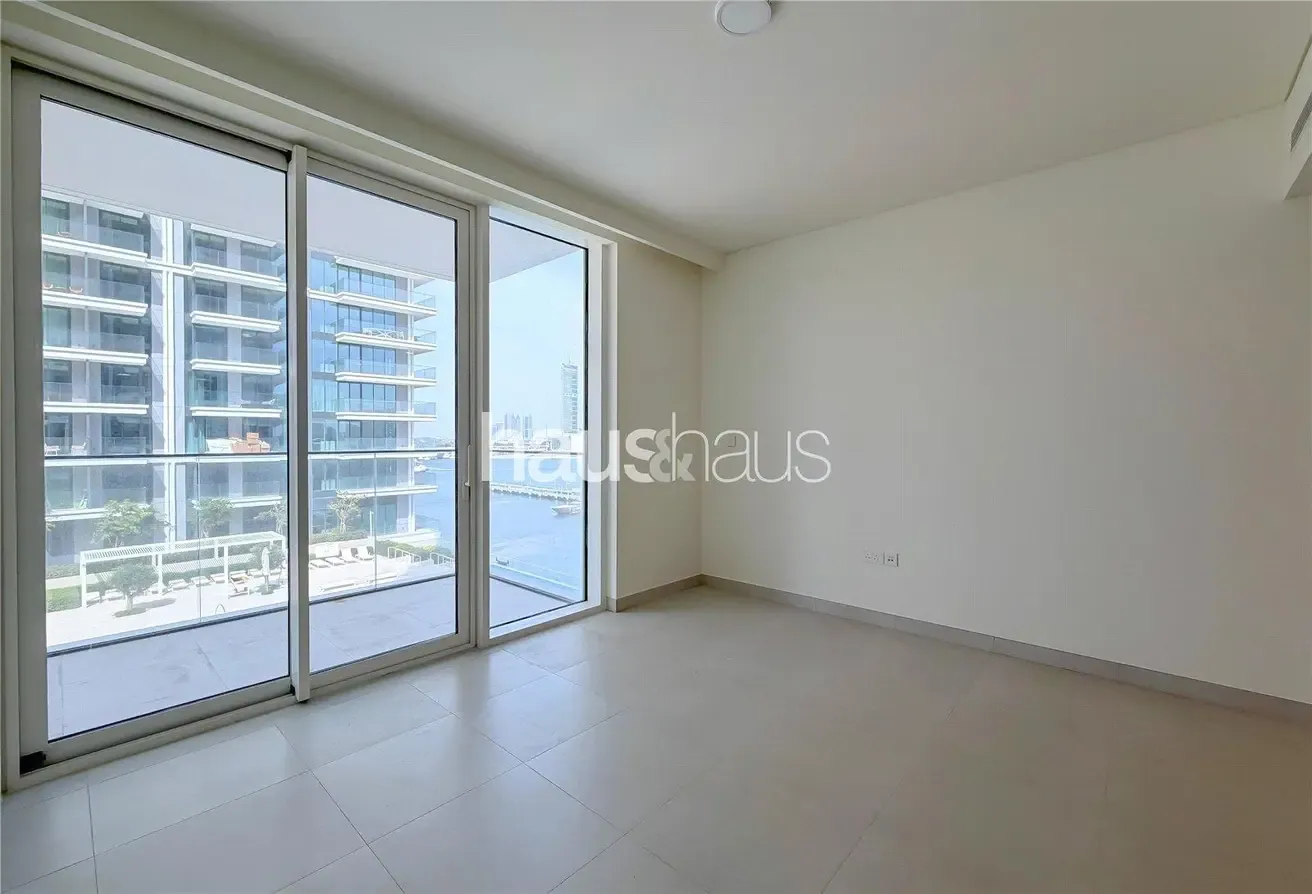 Private Beach Access | Vacant | Harbour Views