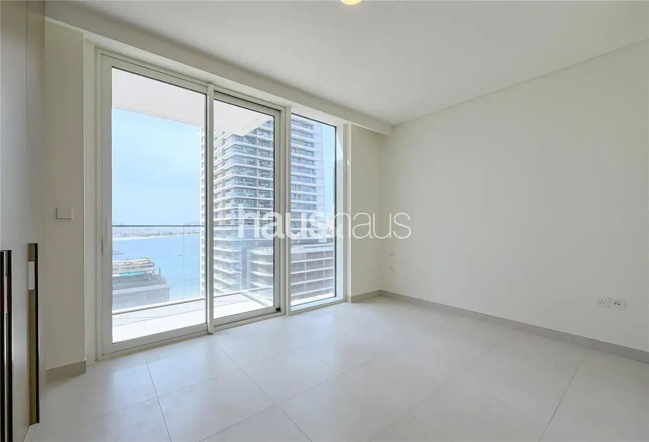 Private Beach Access | Vacant | Harbour Views