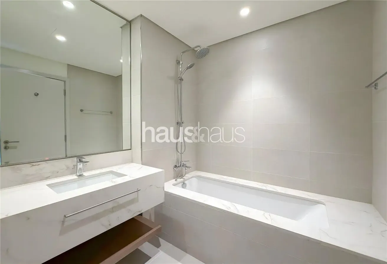 Private Beach Access | Vacant | Harbour Views