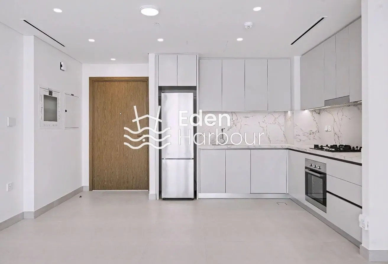 FULL HARBOUR VIEWS | VACANT | LOWER FLOOR