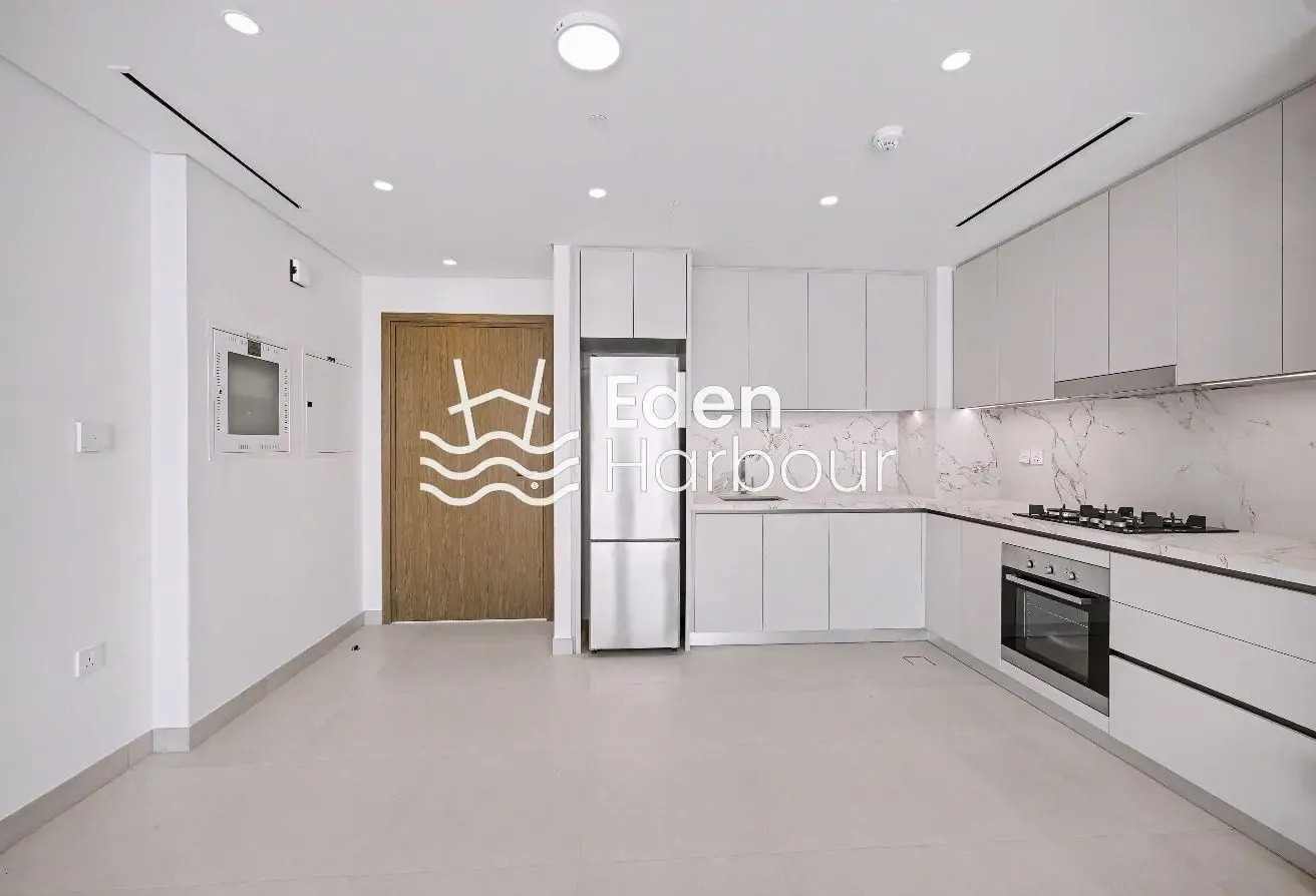 FULL HARBOUR VIEWS | VACANT | LOWER FLOOR