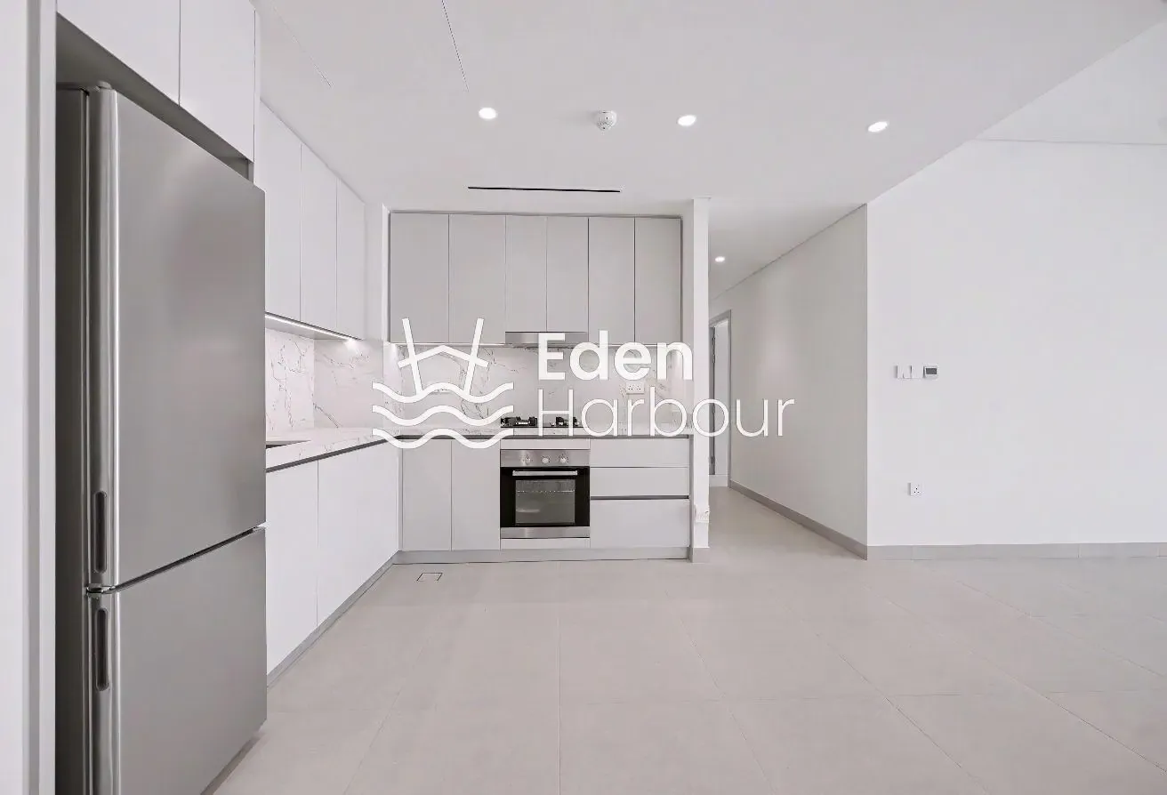 FULL HARBOUR VIEWS | VACANT | LOWER FLOOR