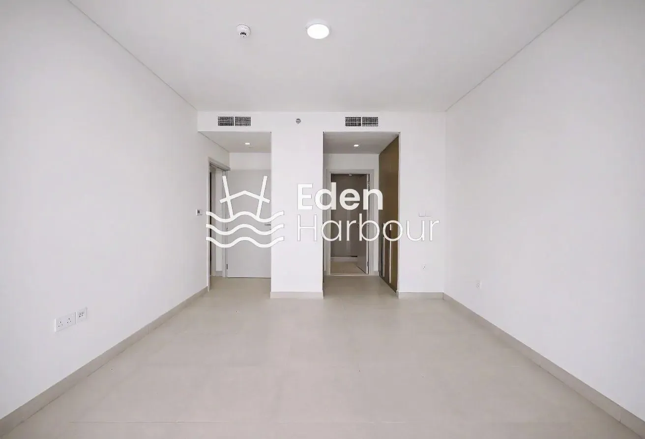 FULL HARBOUR VIEWS | VACANT | LOWER FLOOR