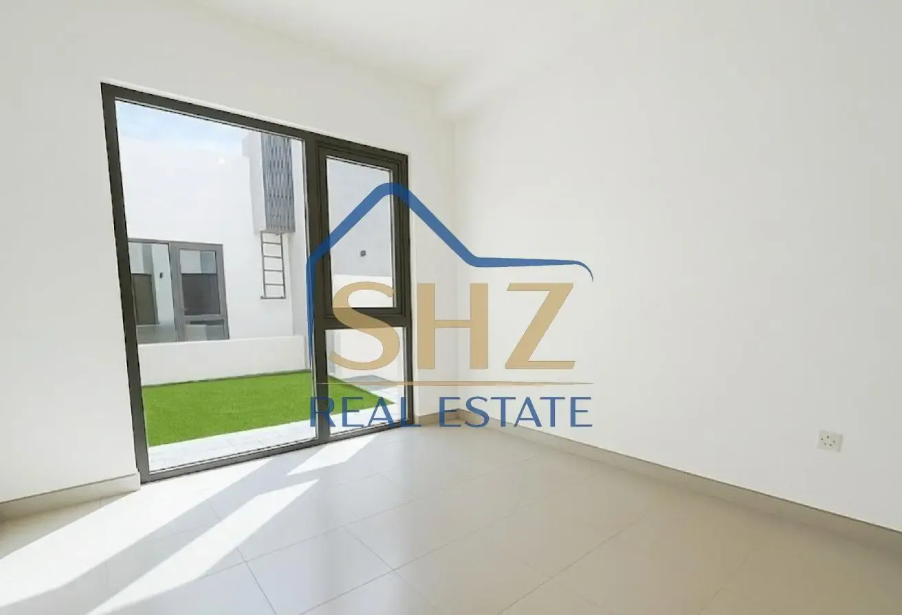 Corner |Single Row |Rented | Landscaped |No Agents