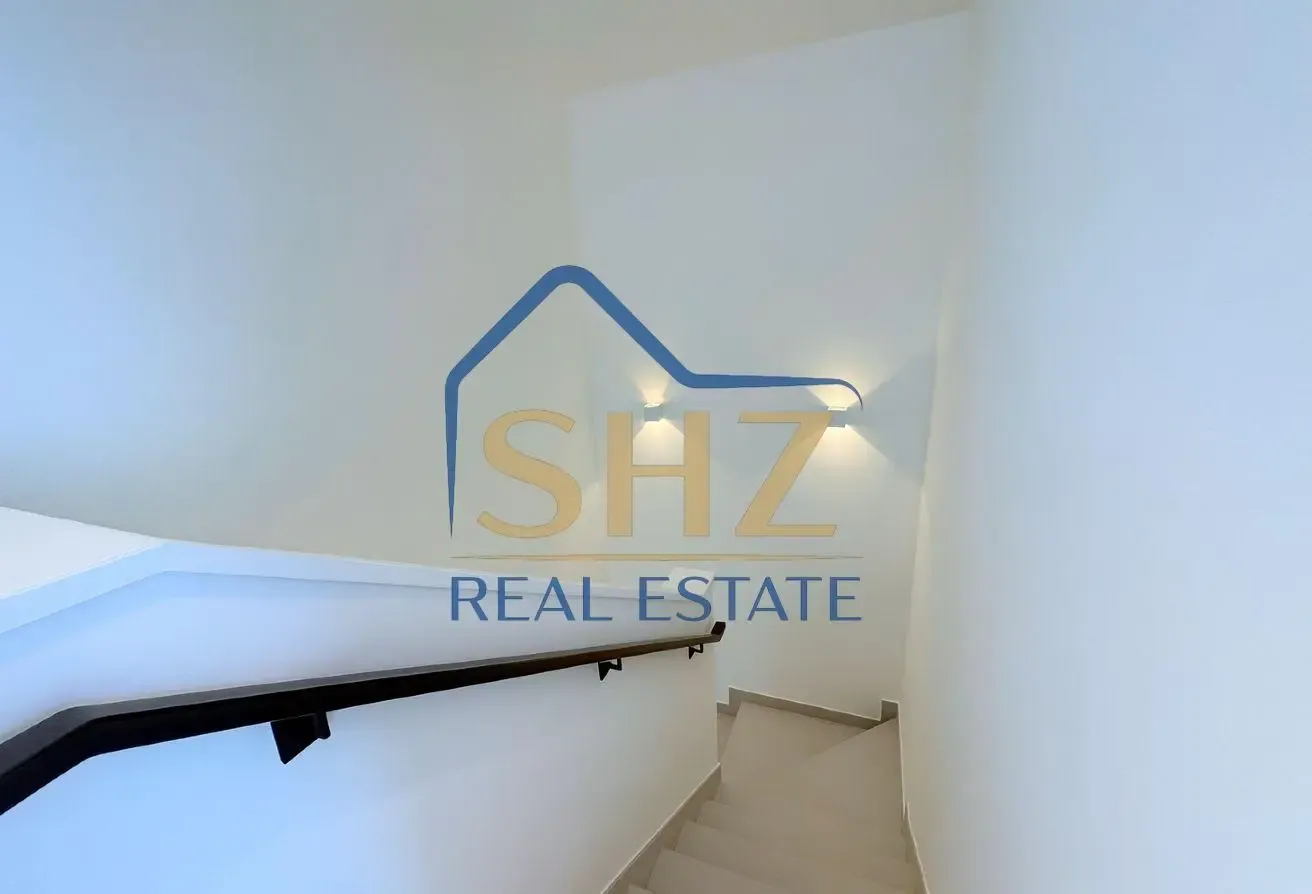 Corner |Single Row |Rented | Landscaped |No Agents