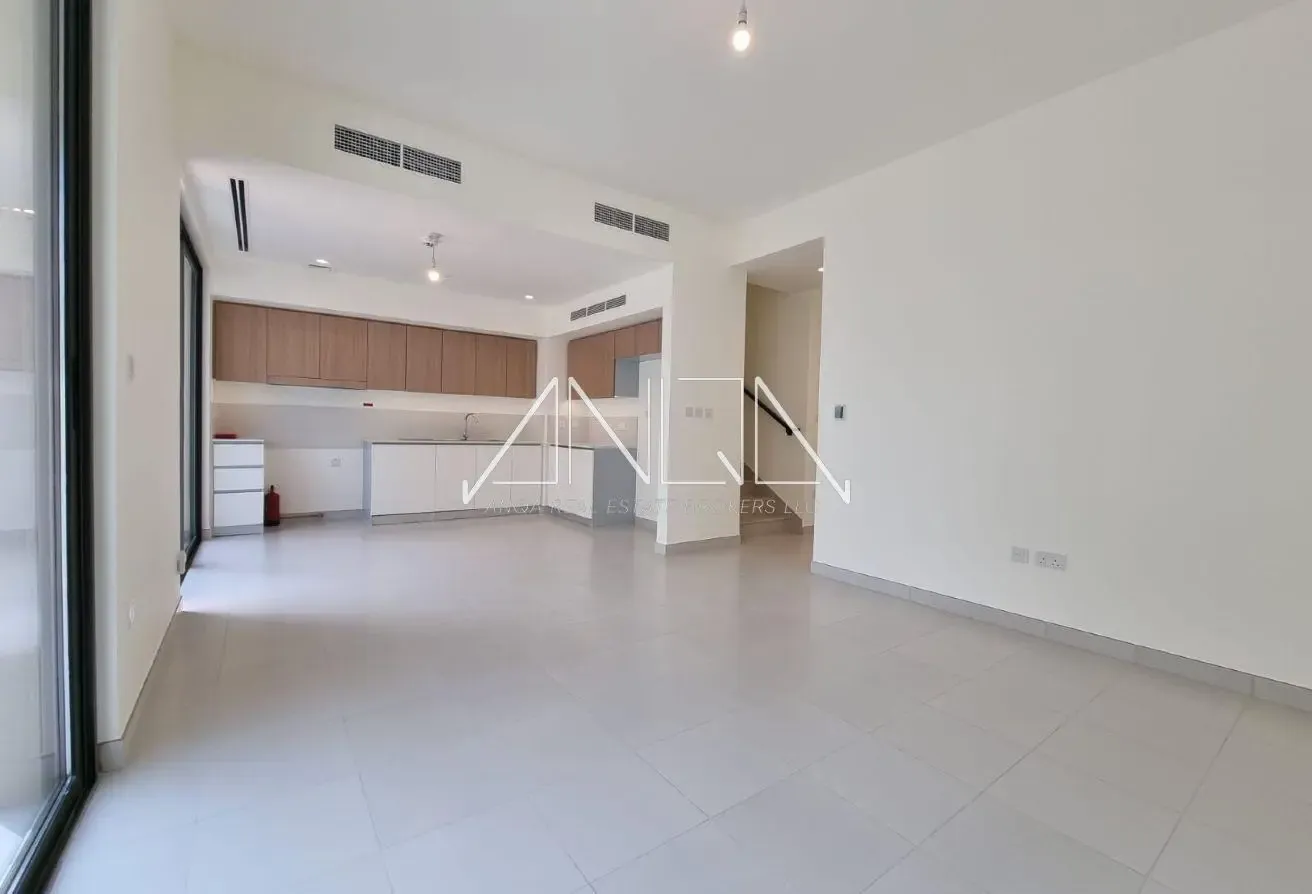 End Unit | Close to Pool and Gym | Notice served
