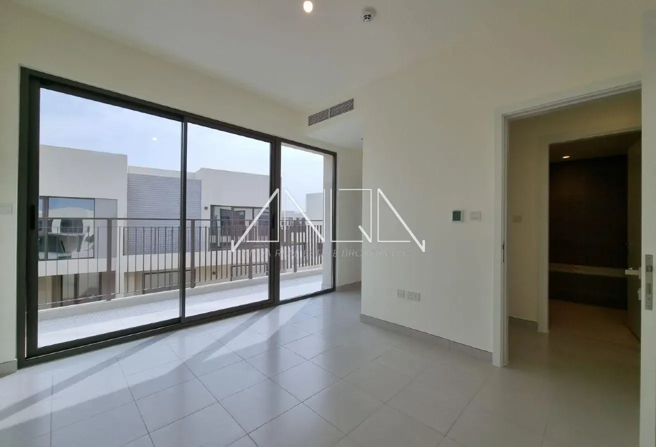 End Unit | Close to Pool and Gym | Notice served