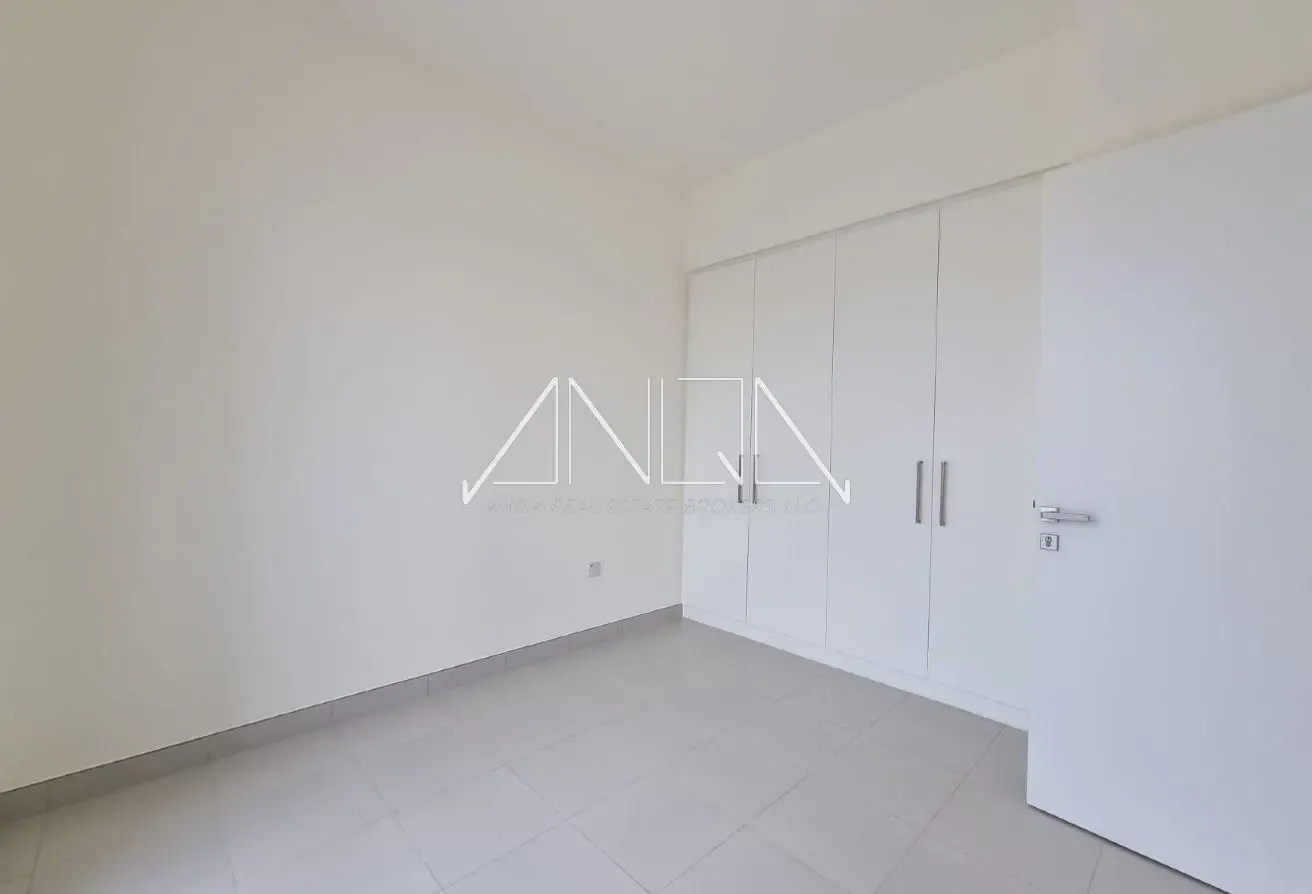 End Unit | Close to Pool and Gym | Notice served