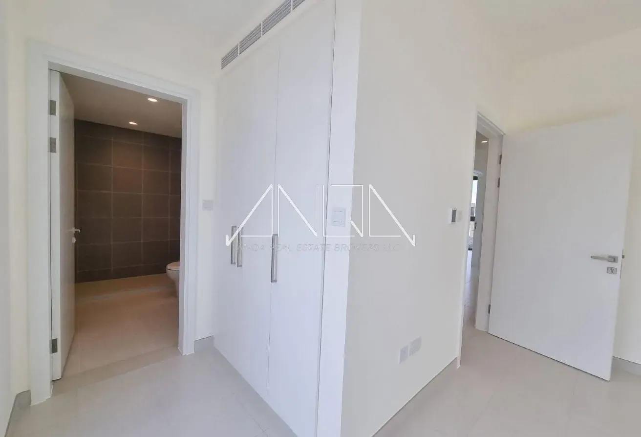 End Unit | Close to Pool and Gym | Notice served