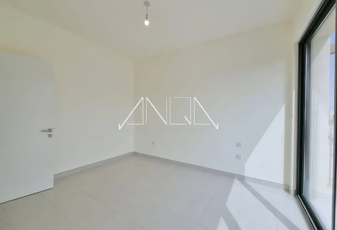 End Unit | Close to Pool and Gym | Notice served