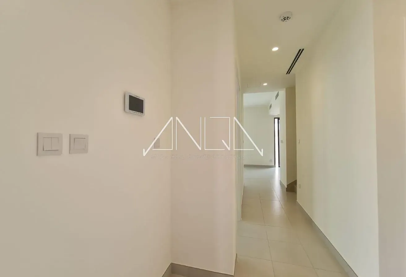 End Unit | Close to Pool and Gym | Notice served