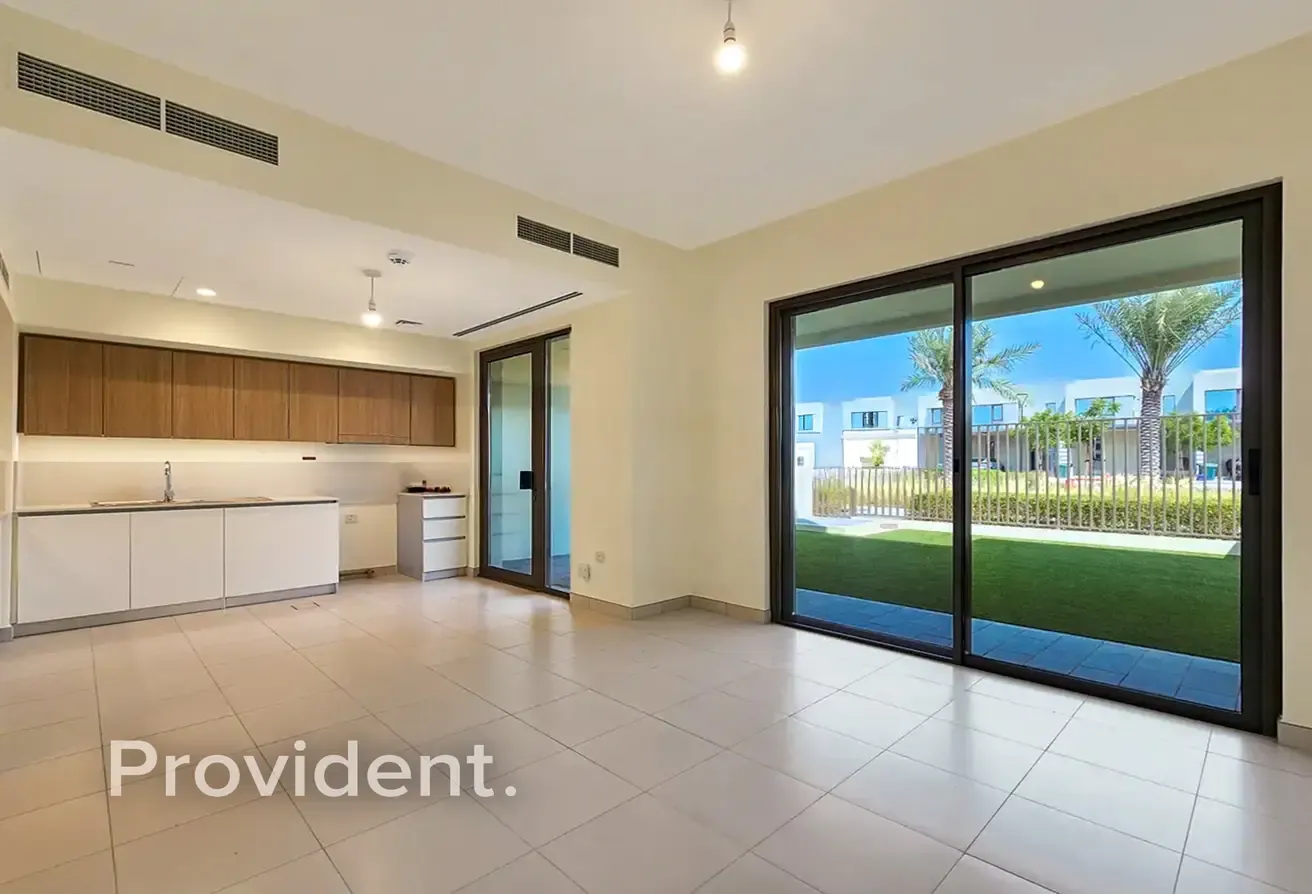 Exclusive | Single Row | Close To Amenities