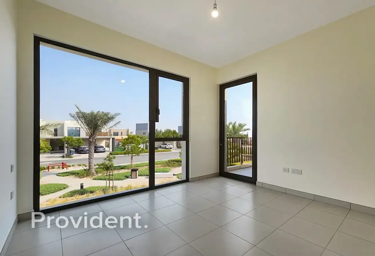 Exclusive | Single Row | Close To Amenities