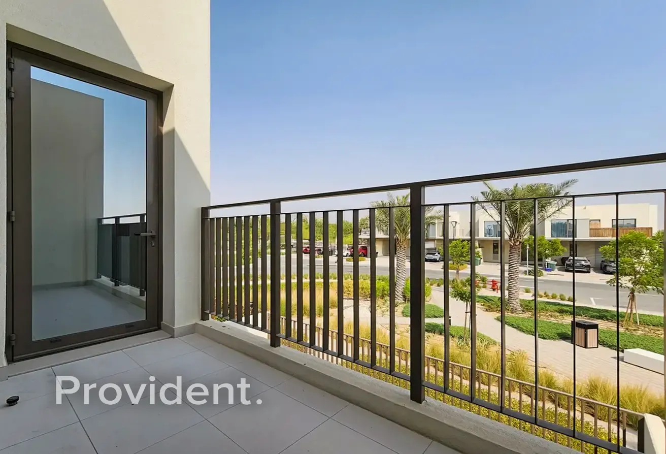 Exclusive | Single Row | Close To Amenities