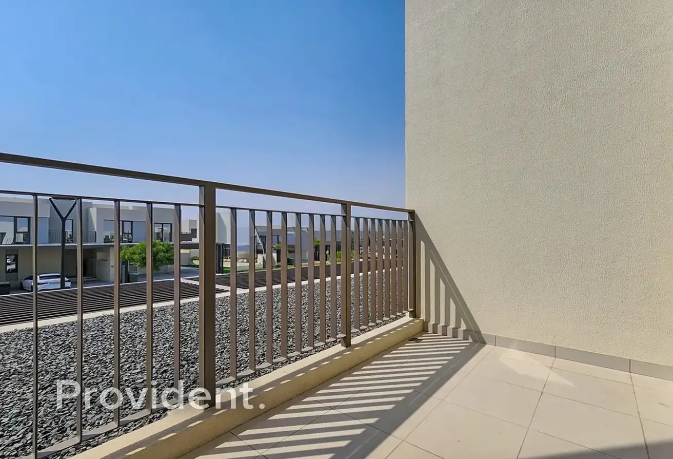 Exclusive | Single Row | Close To Amenities