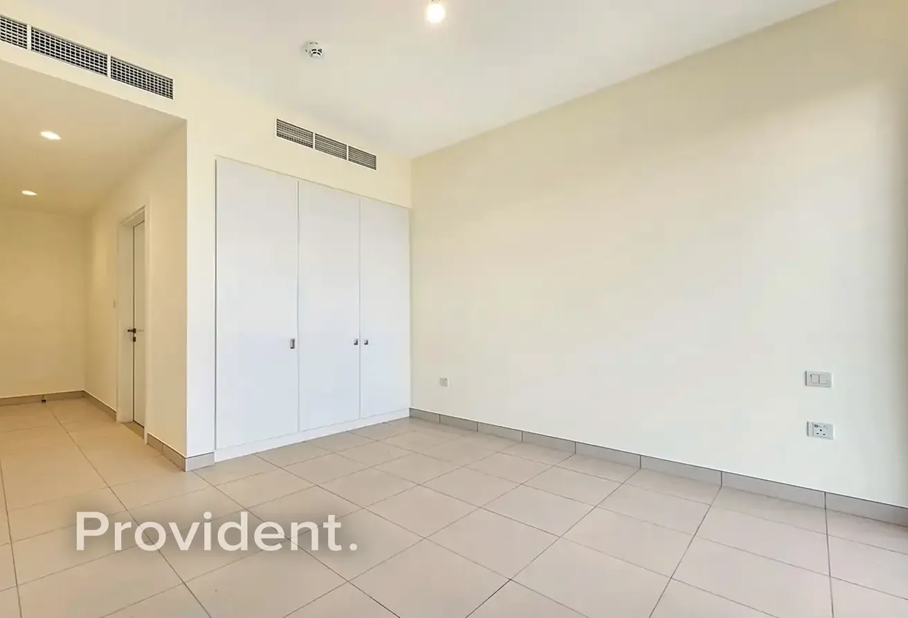 Exclusive | Single Row | Close To Amenities