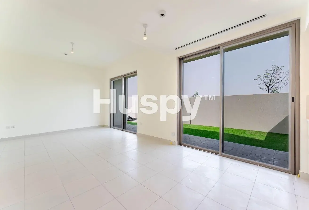 Near Amenities | Vacant on Transfer | Corner Unit
