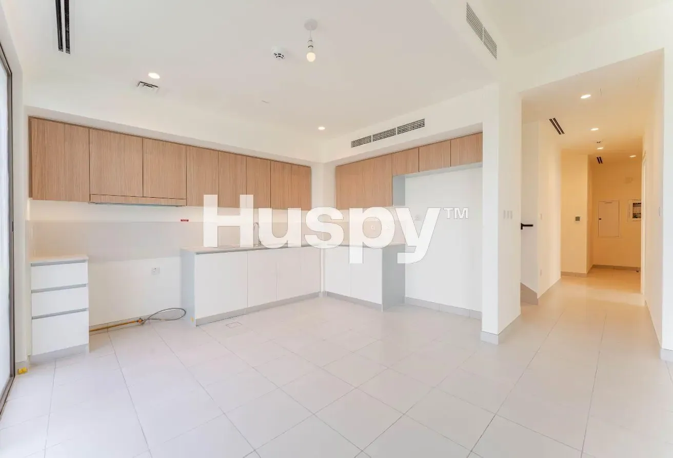 Near Amenities | Vacant on Transfer | Corner Unit