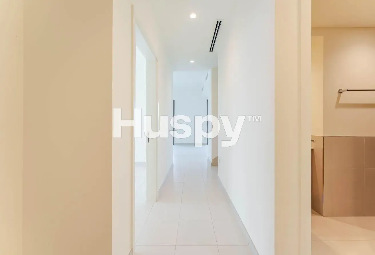 Near Amenities | Vacant on Transfer | Corner Unit