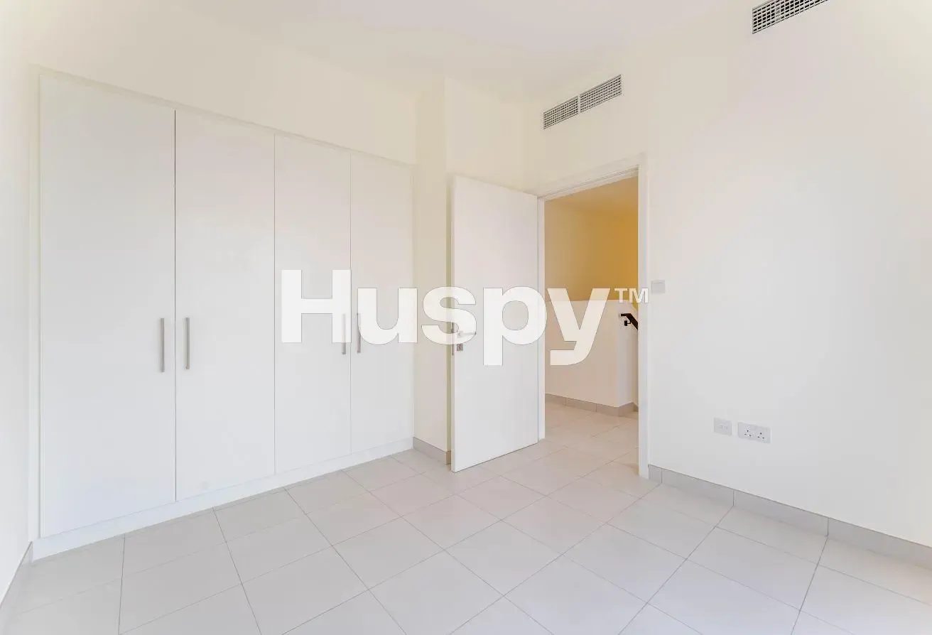 Near Amenities | Vacant on Transfer | Corner Unit