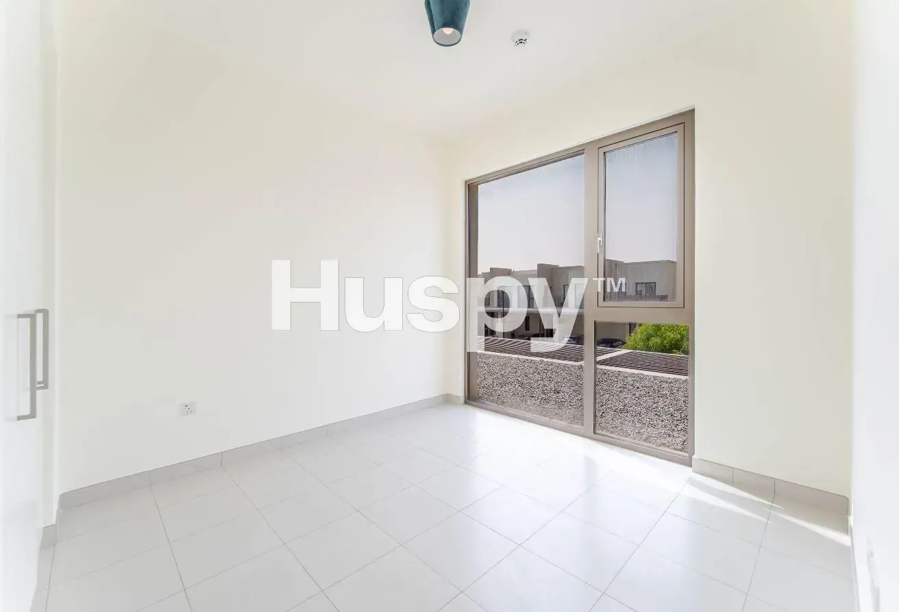 Near Amenities | Vacant on Transfer | Corner Unit