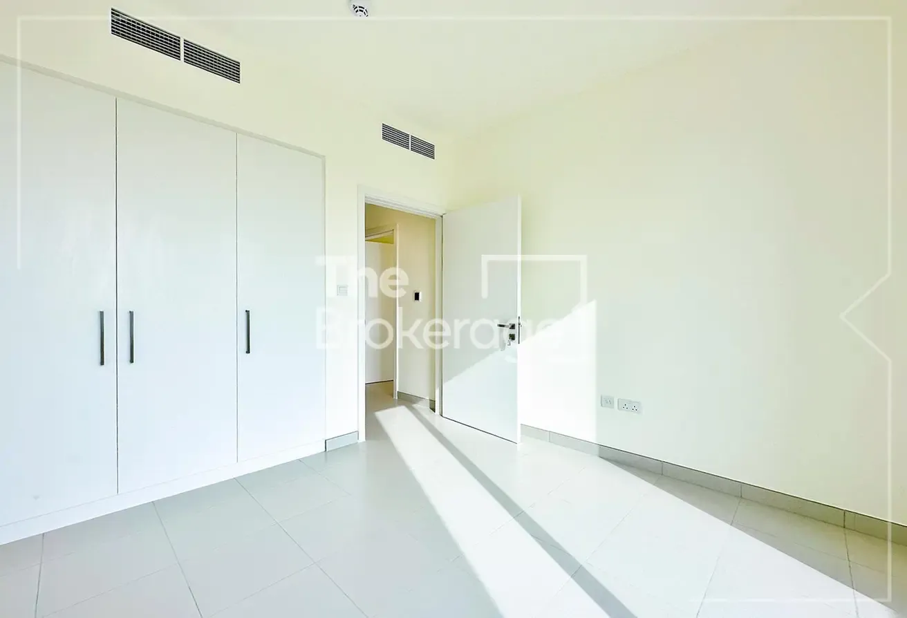 Large plot | Noticed served | Available now