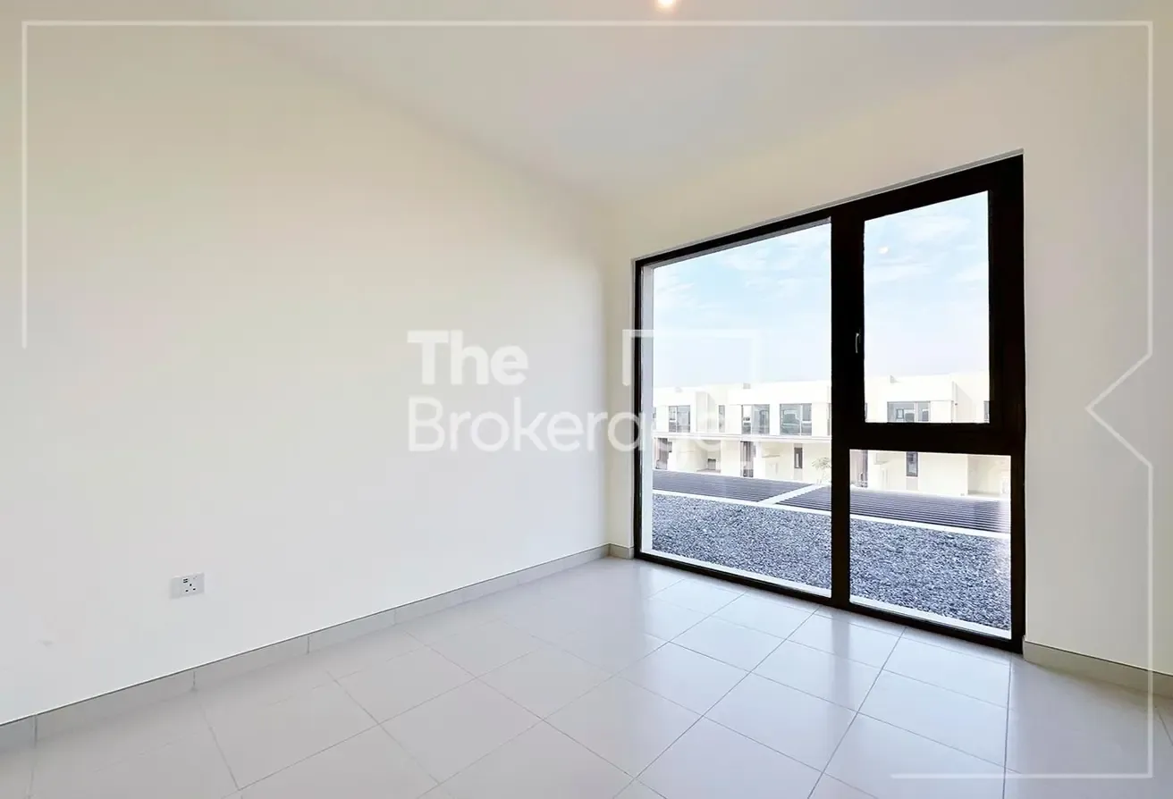 Large plot | Noticed served | Available now