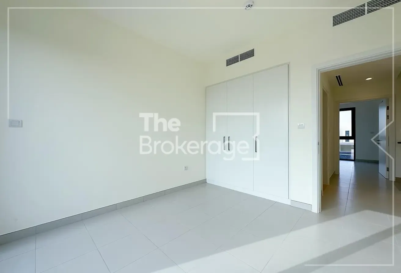 Large plot | Noticed served | Available now