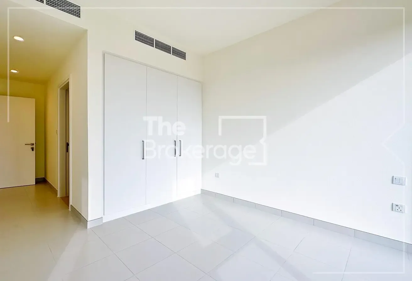 Large plot | Noticed served | Available now