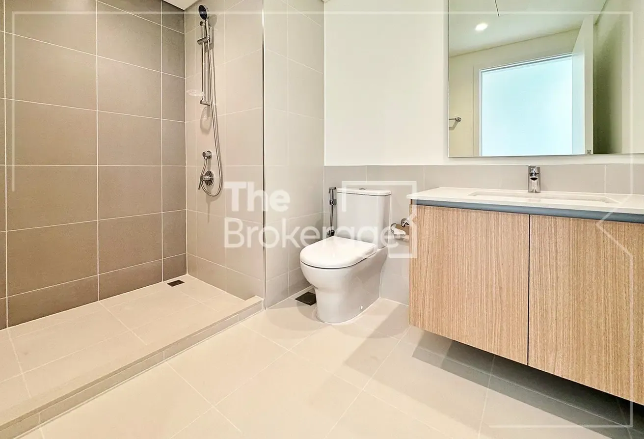 Large plot | Noticed served | Available now