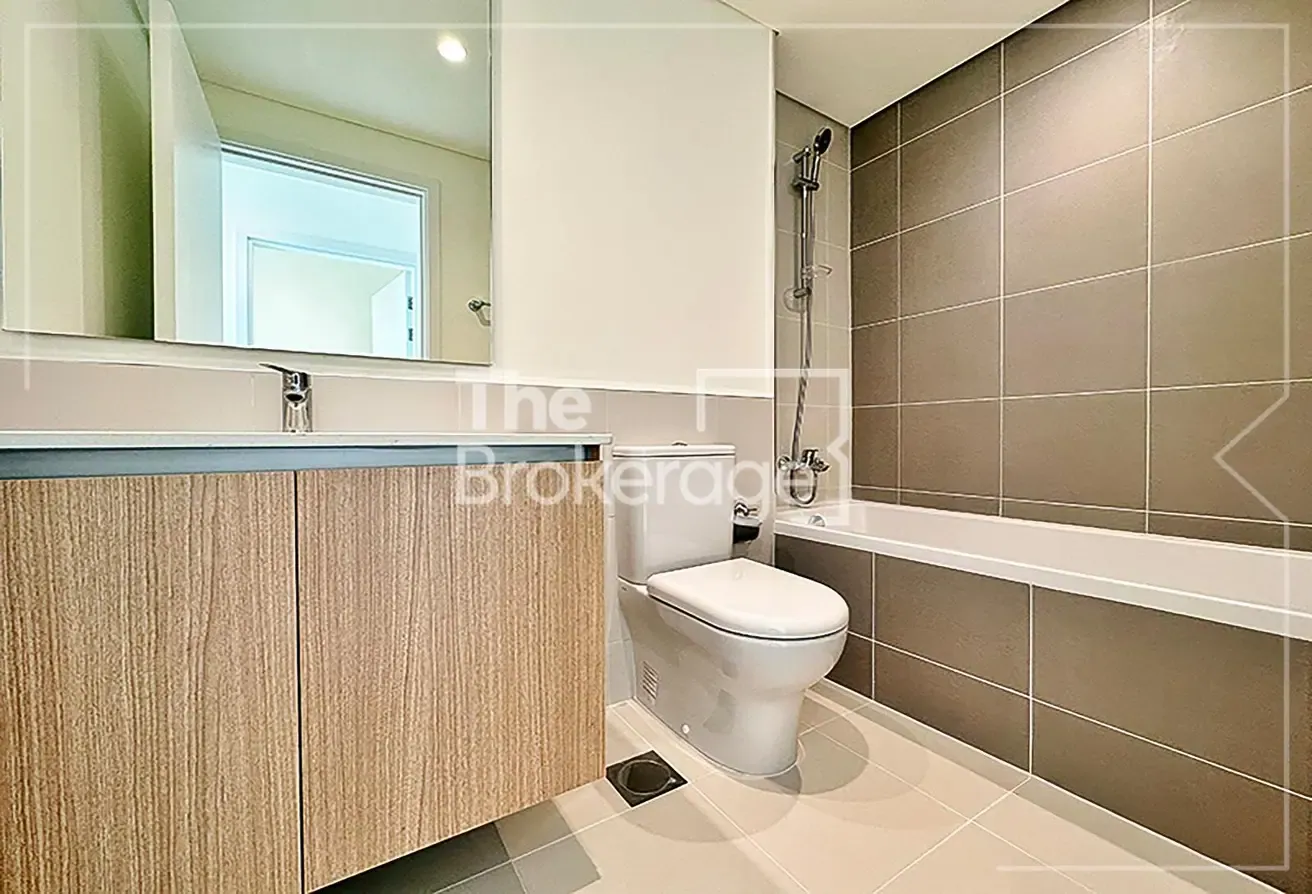 Large plot | Noticed served | Available now