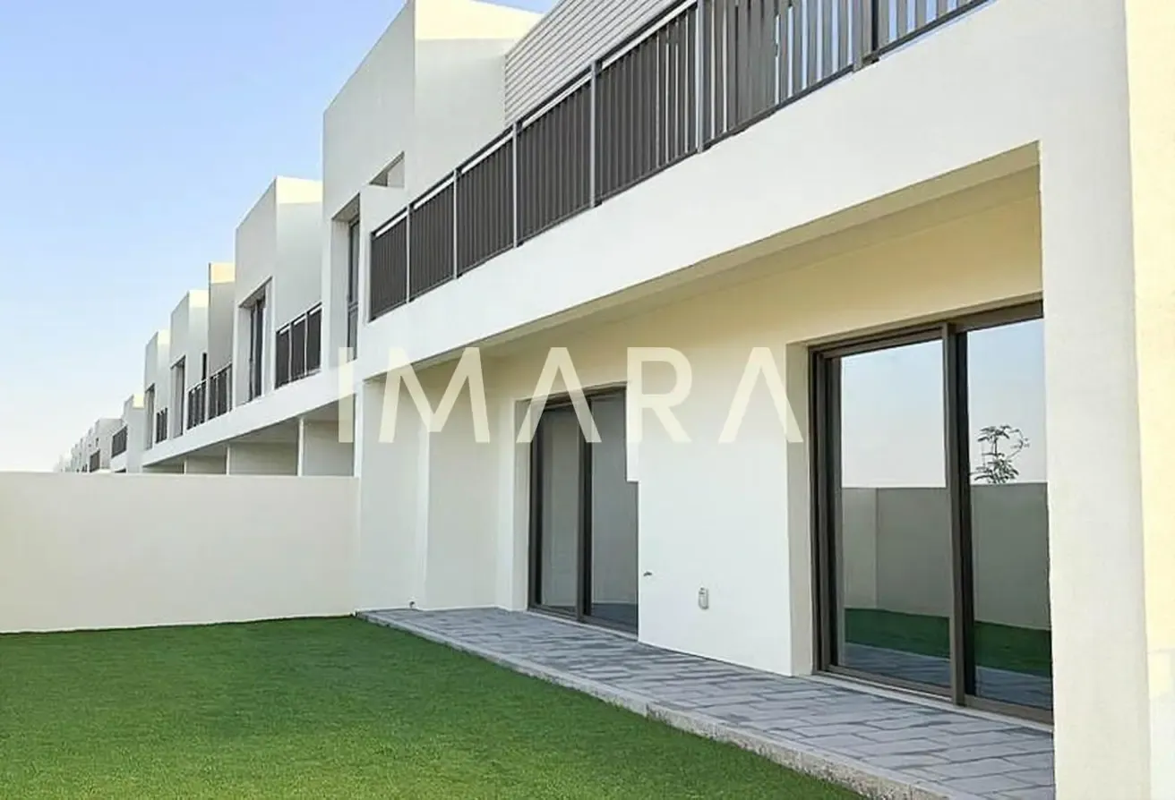 Corner Unit | Single Row | Rented