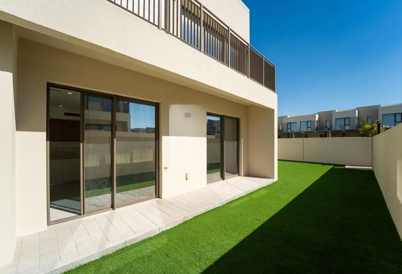 Corner Unit | Single Row | Rented