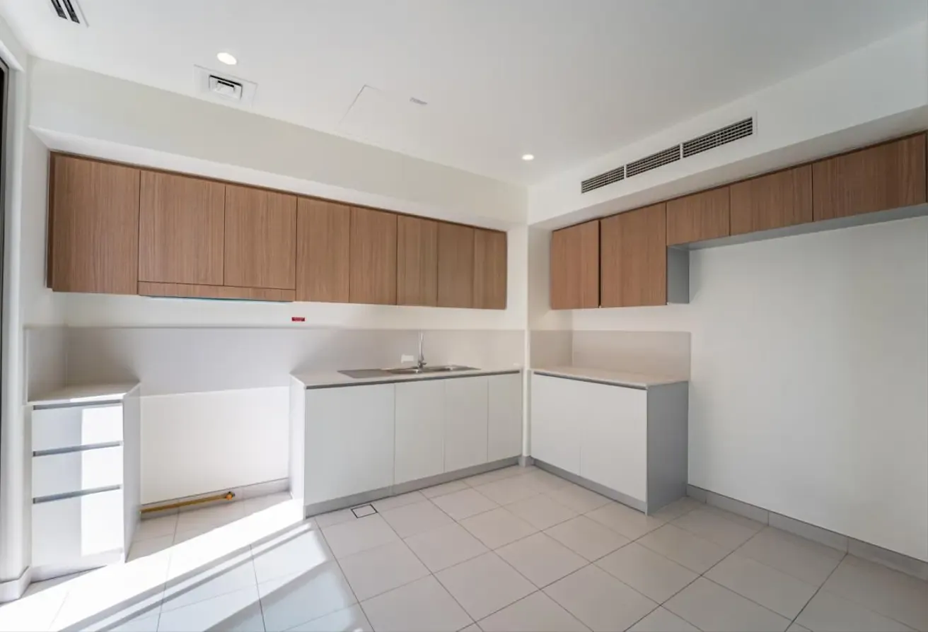 Corner Unit | Single Row | Rented