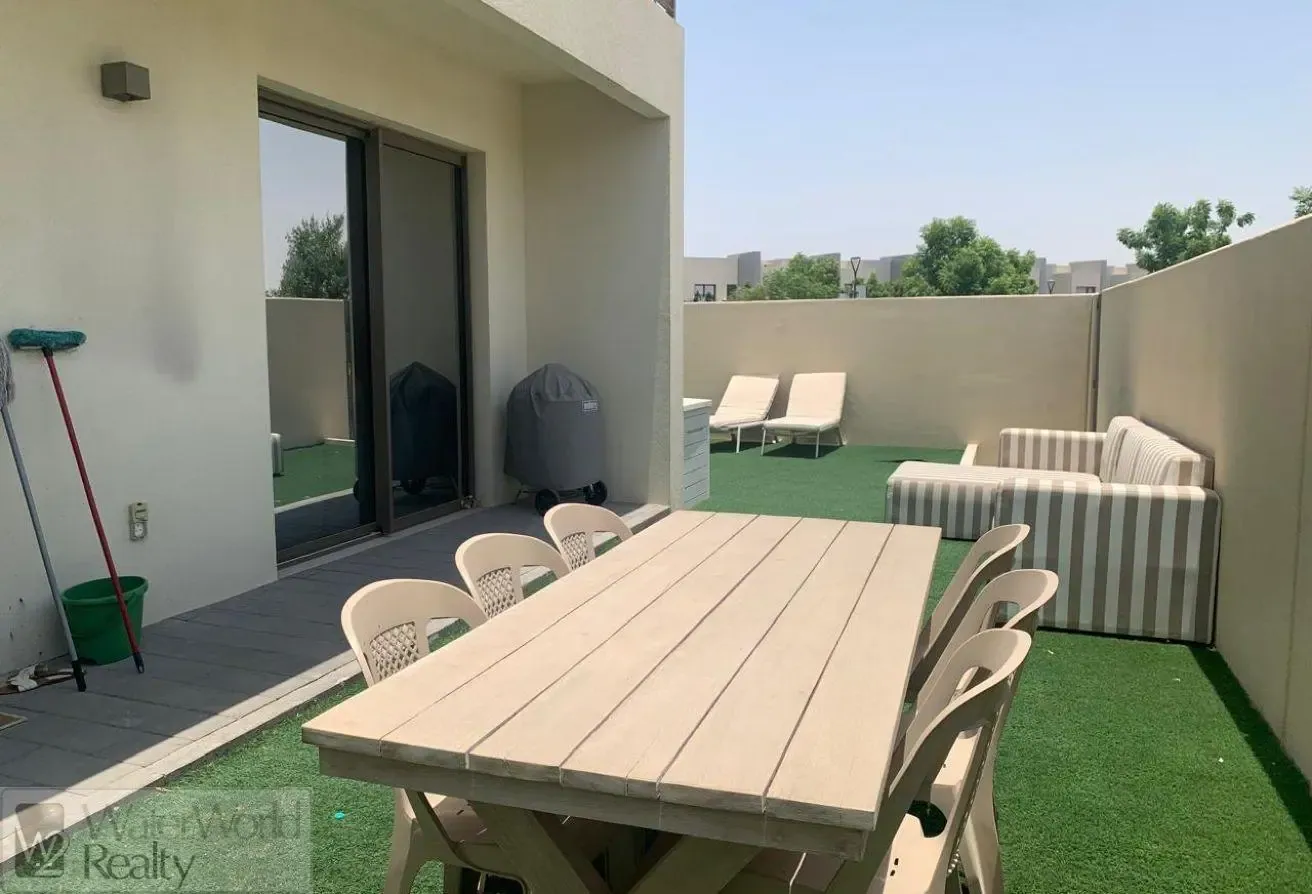 Big Plot | Single Row | Vacant  | Corner