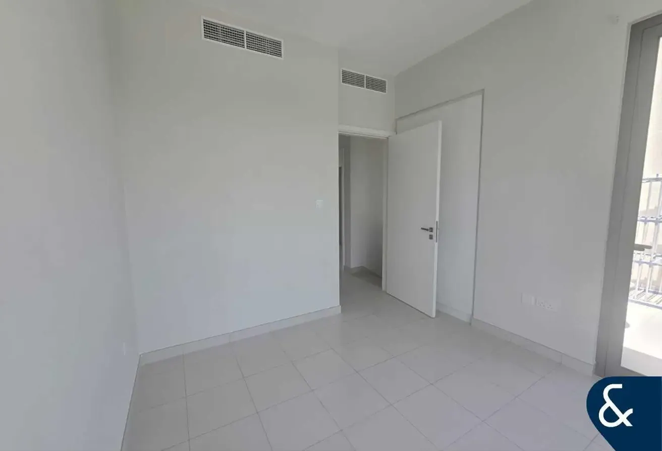 Single Row | Vacant | Close to Park
