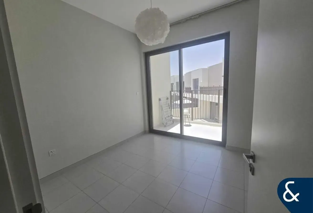 Single Row | Vacant | Close to Park