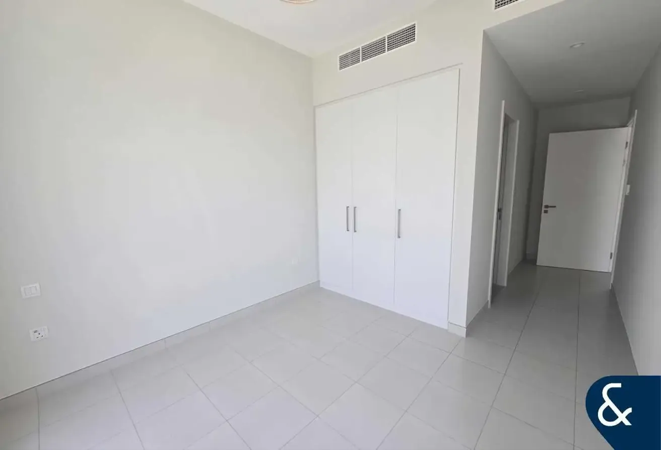 Single Row | Vacant | Close to Park