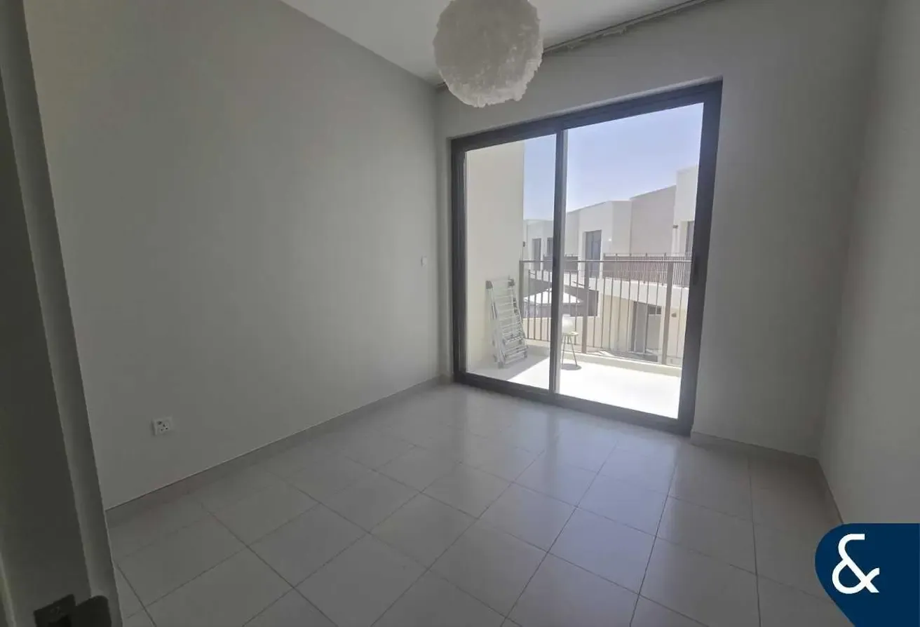 Single Row | Vacant | Close to Park