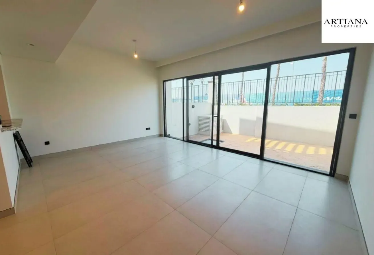 SINGLE ROW | SPACIOUS | CLOSE TO THE PARK