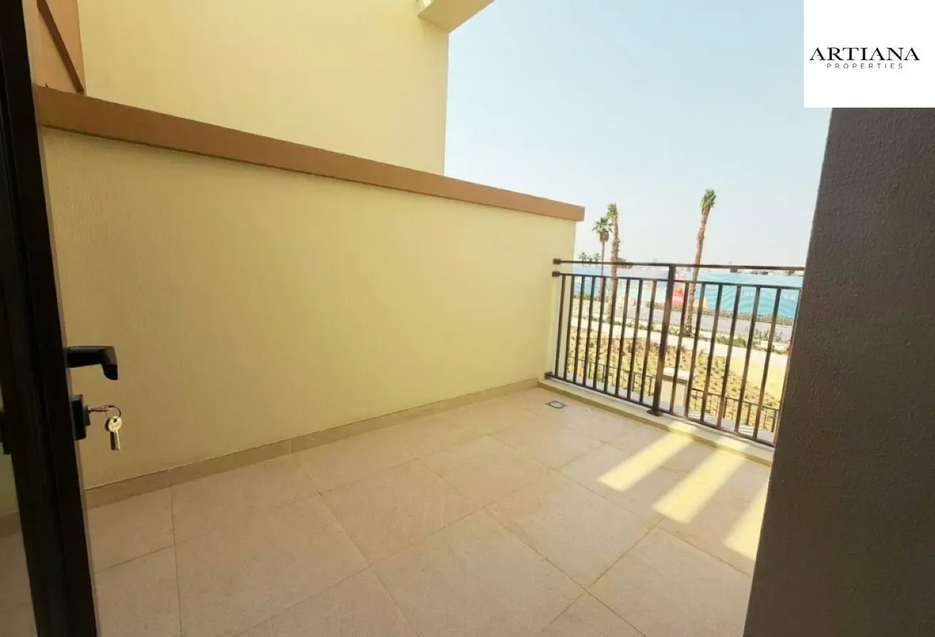 SINGLE ROW | SPACIOUS | CLOSE TO THE PARK