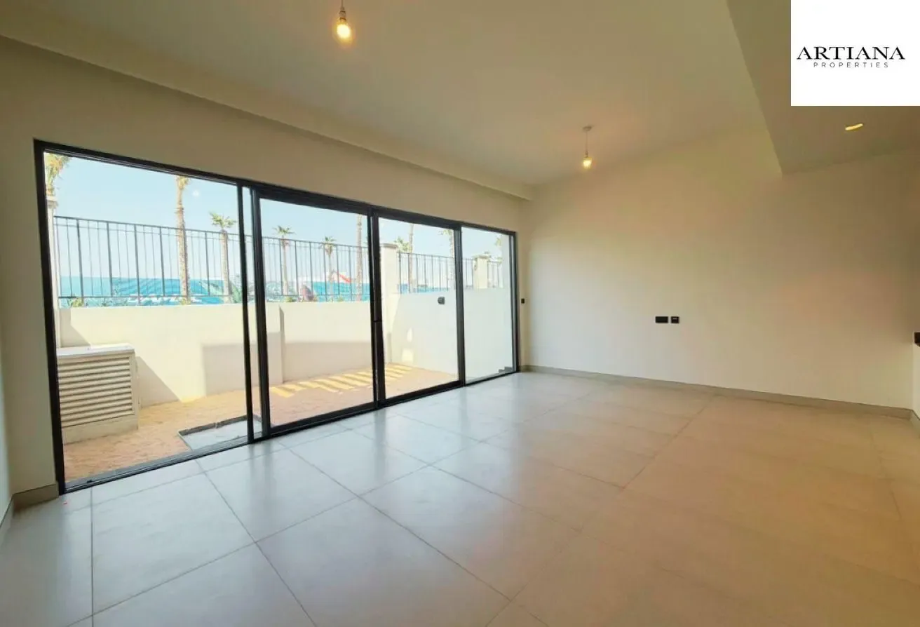 SINGLE ROW | SPACIOUS | CLOSE TO THE PARK