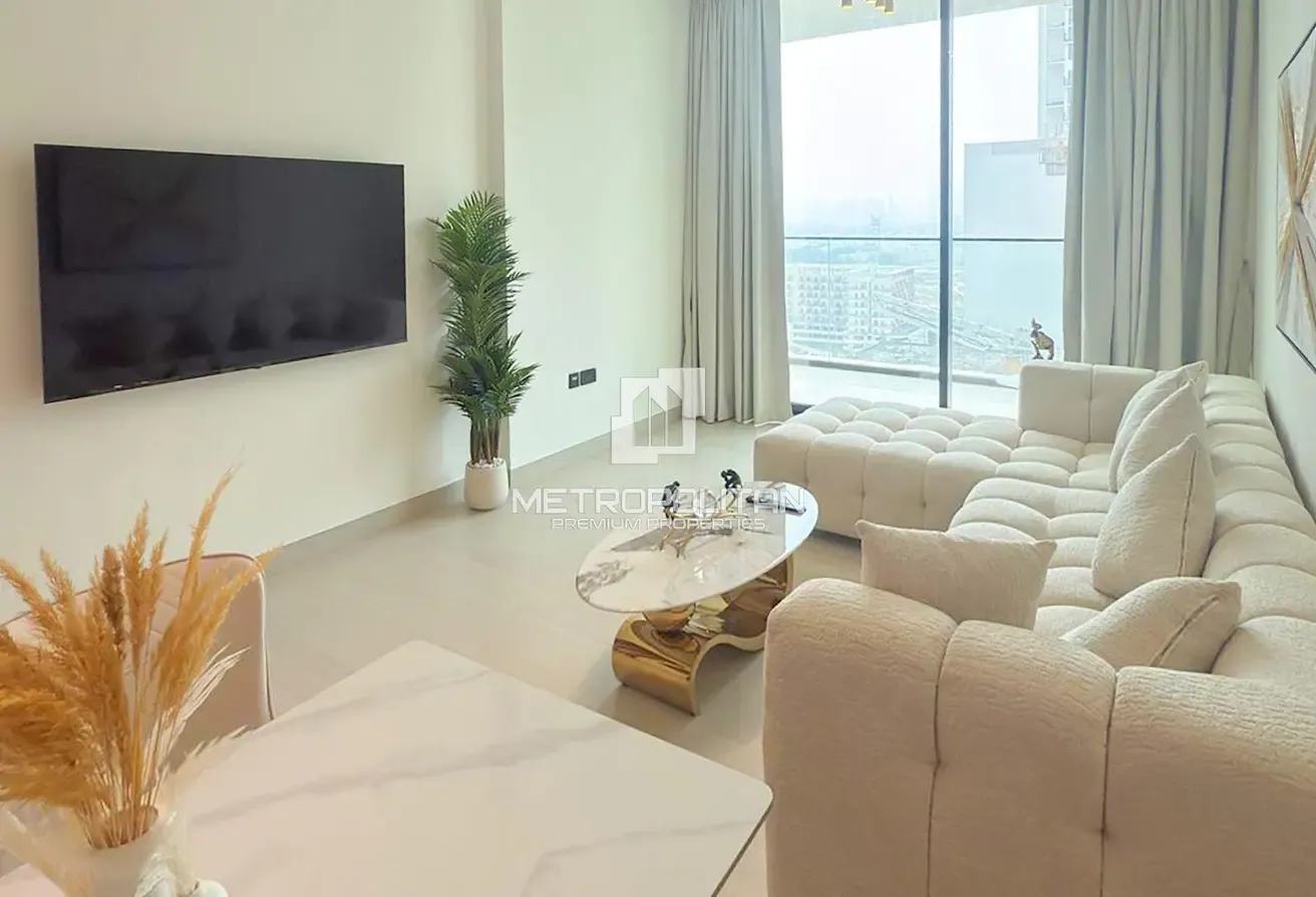 Modern 1BR | Fully Furnished | Large Layout