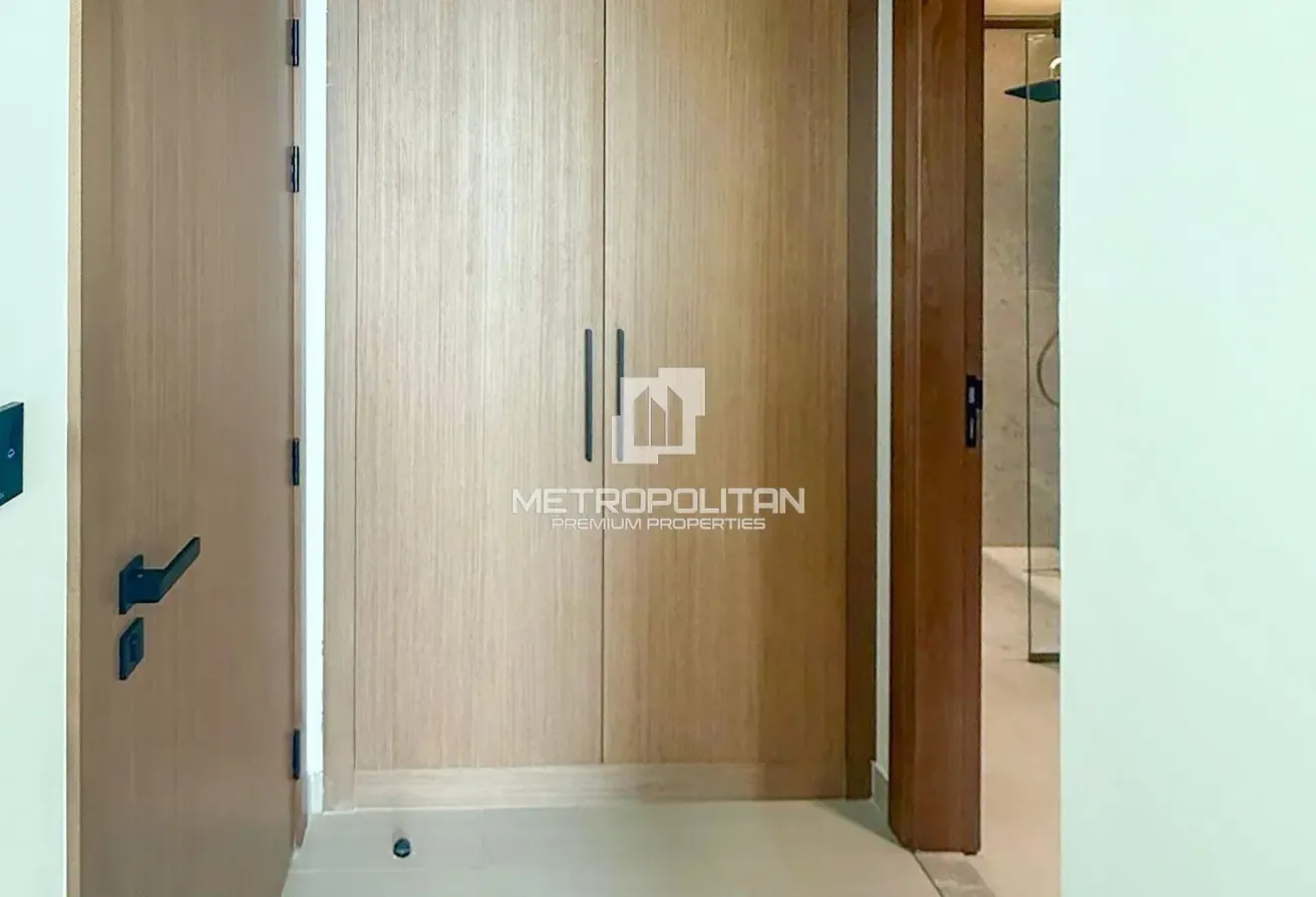 Modern 1BR | Fully Furnished | Large Layout