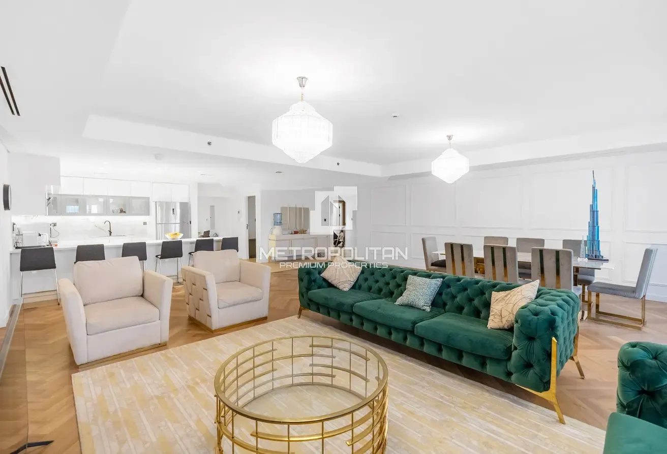 Spacious 4 BR| Upgraded| Vacant| Palm and Sea View