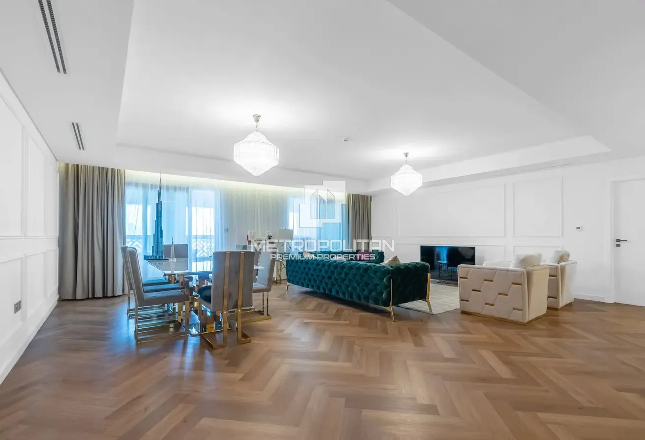 Spacious 4 BR| Upgraded| Vacant| Palm and Sea View