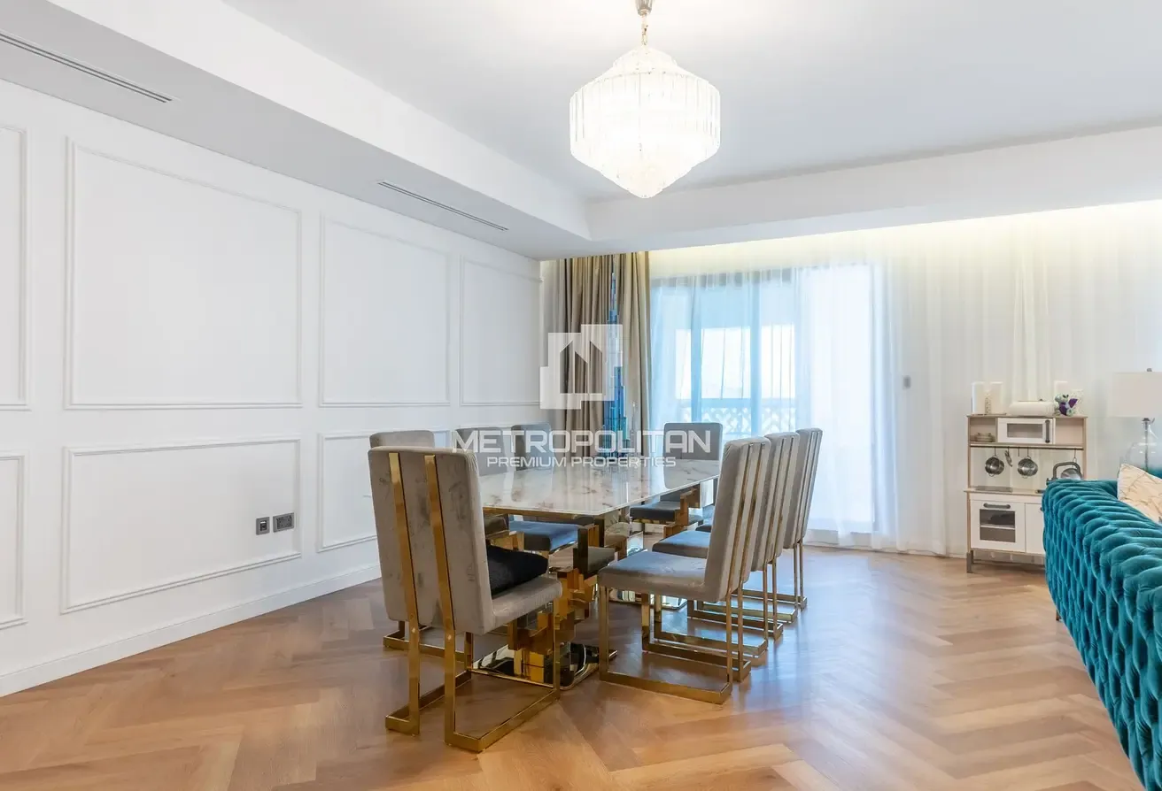 Spacious 4 BR| Upgraded| Vacant| Palm and Sea View