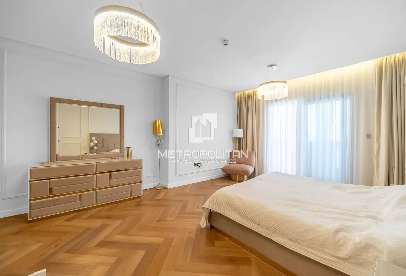 Spacious 4 BR| Upgraded| Vacant| Palm and Sea View
