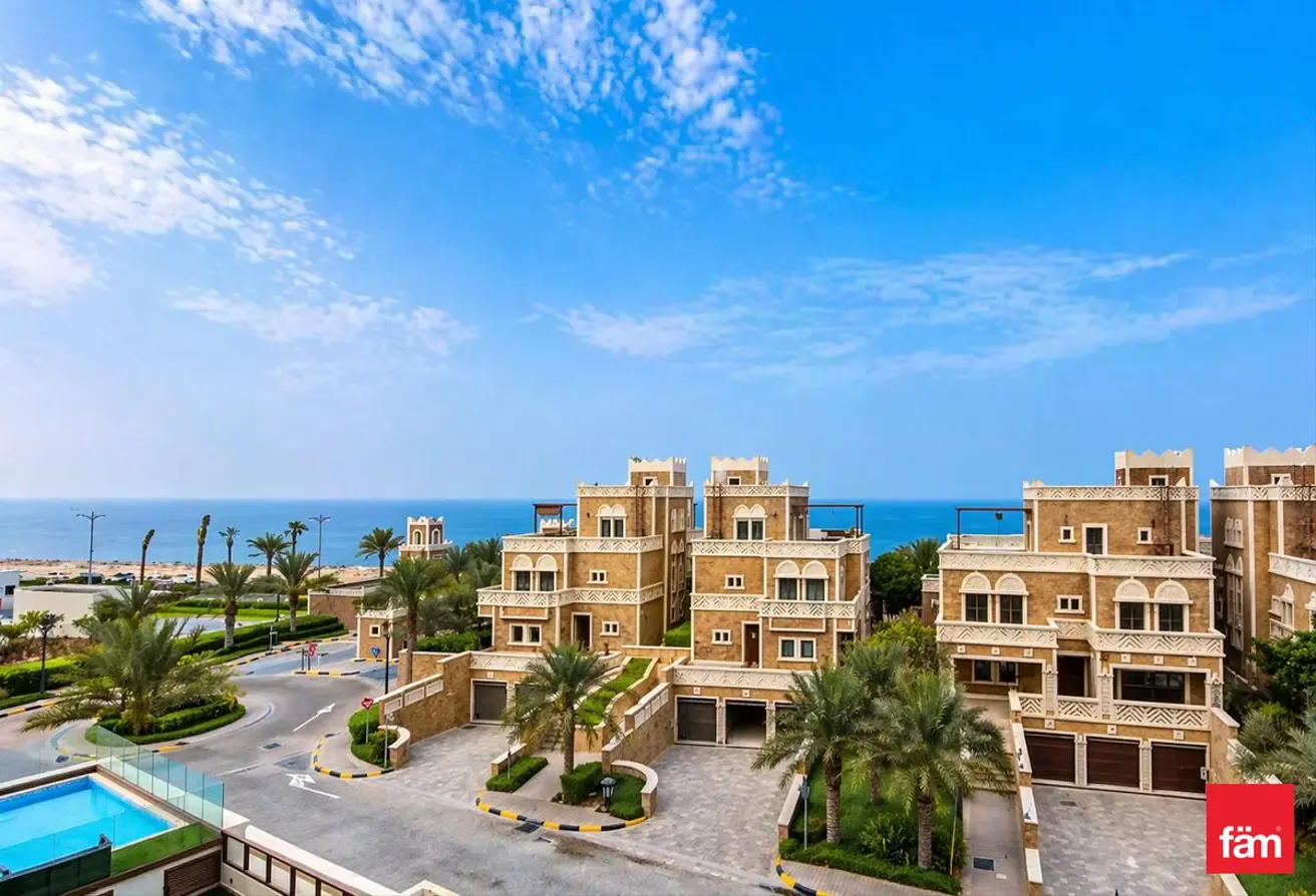Vacant I Resort Living I Upgraded I Maids